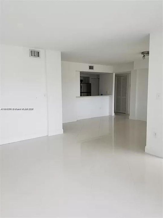 For Rent: $2,400 (2 beds, 2 baths, 1123 Square Feet)