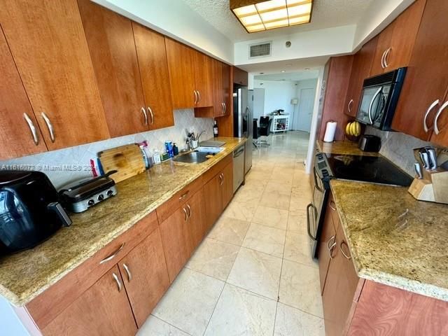 En Venta: $689,900 (3 camas, 2 baños, 1447 Pies cuadrados)