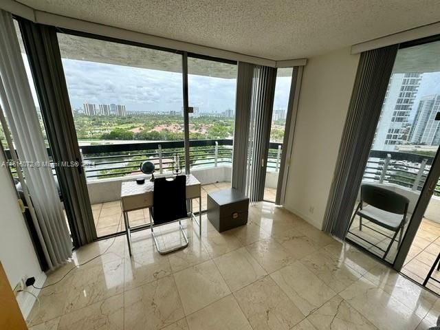 En Venta: $689,900 (3 camas, 2 baños, 1447 Pies cuadrados)