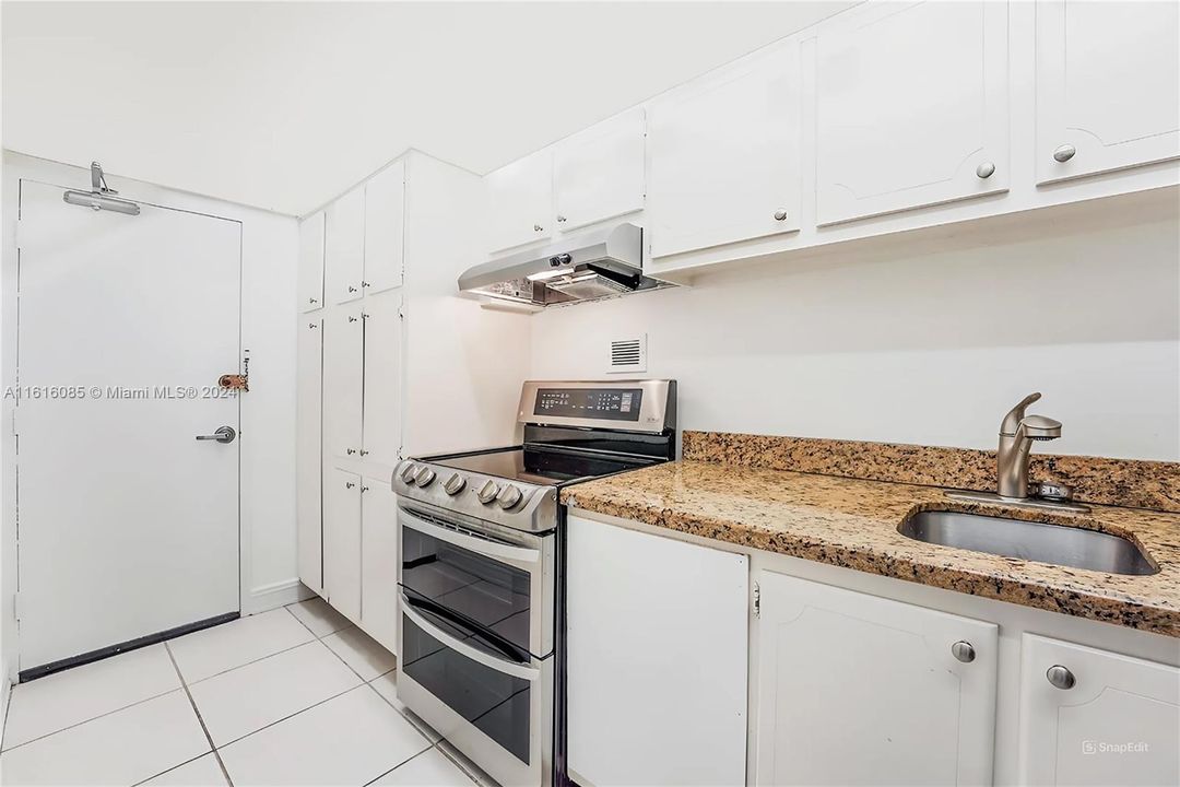 Active With Contract: $2,275 (0 beds, 1 baths, 619 Square Feet)