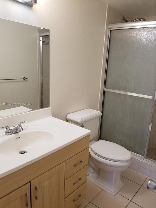 For Sale: $339,000 (1 beds, 1 baths, 909 Square Feet)