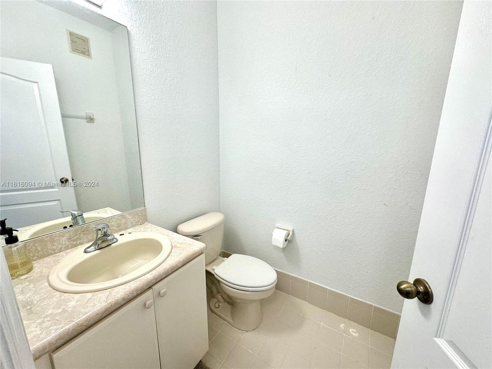 For Sale: $360,000 (2 beds, 2 baths, 1205 Square Feet)