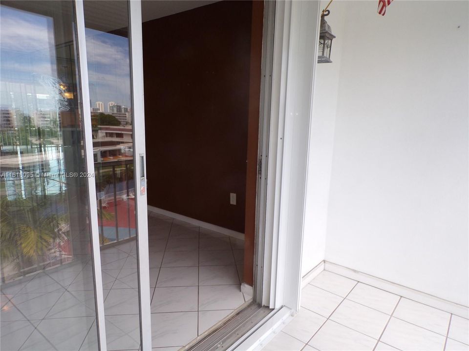 En Venta: $289,900 (1 camas, 1 baños, 768 Pies cuadrados)