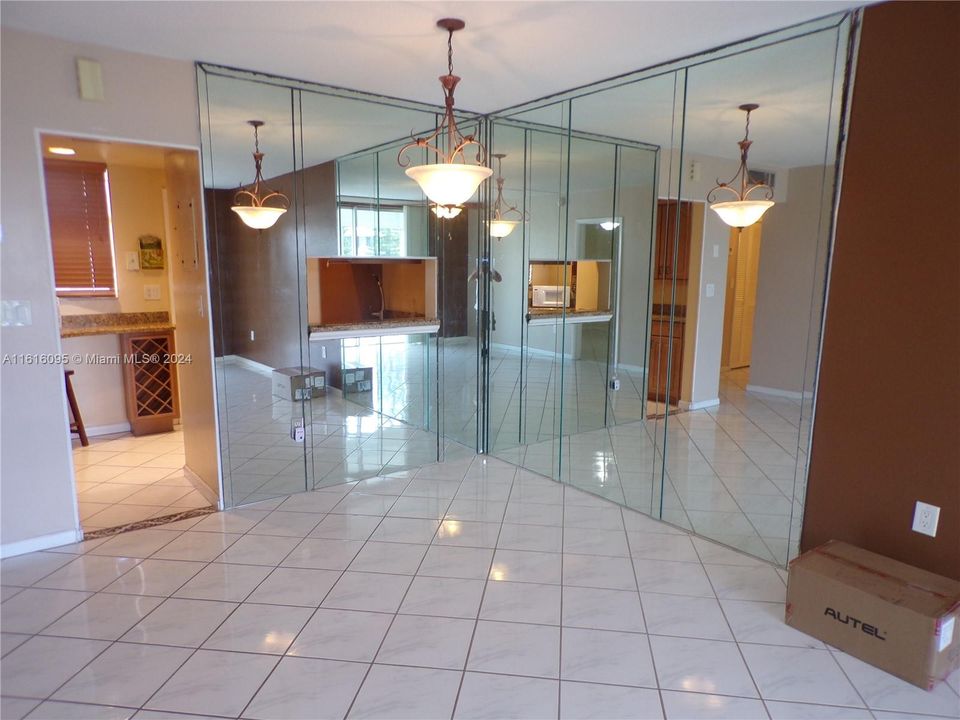 For Sale: $289,900 (1 beds, 1 baths, 768 Square Feet)