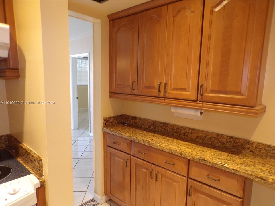 For Sale: $289,900 (1 beds, 1 baths, 768 Square Feet)