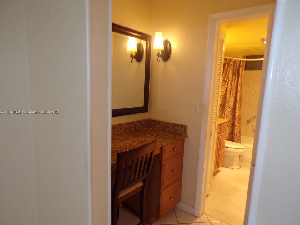 For Sale: $289,900 (1 beds, 1 baths, 768 Square Feet)