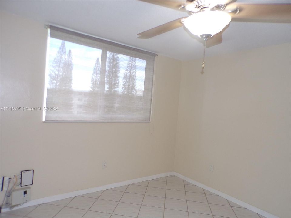 For Sale: $289,900 (1 beds, 1 baths, 768 Square Feet)