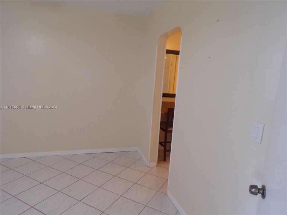 For Sale: $289,900 (1 beds, 1 baths, 768 Square Feet)