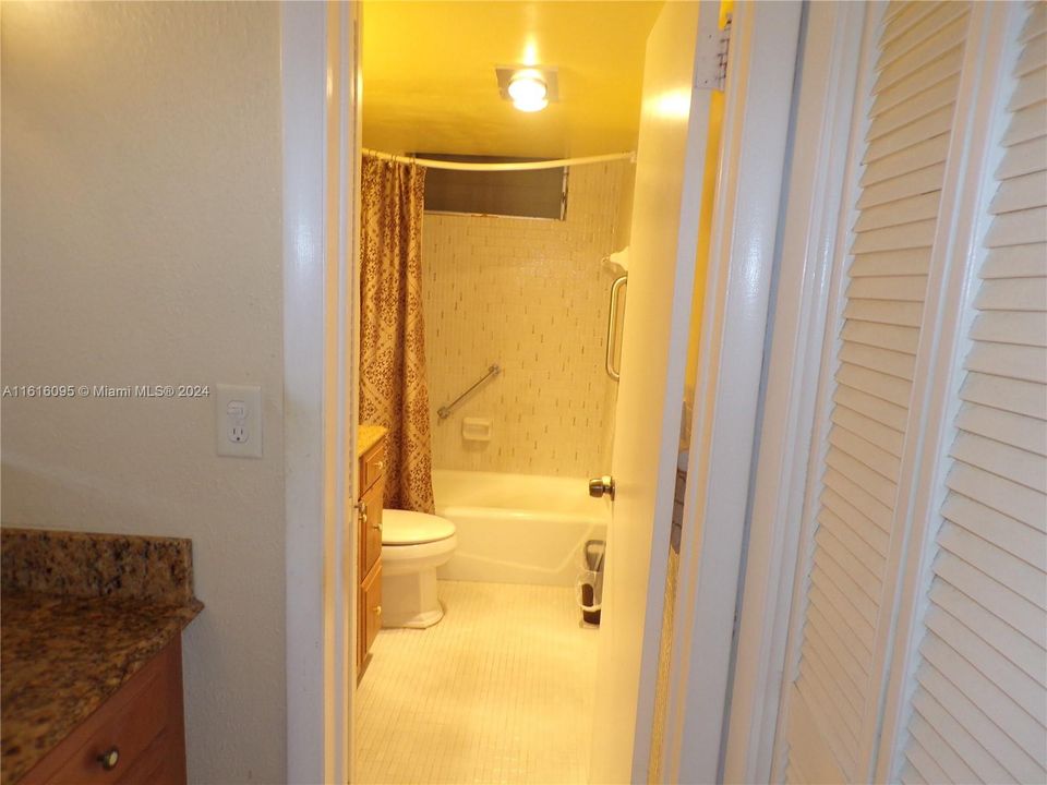 For Sale: $289,900 (1 beds, 1 baths, 768 Square Feet)