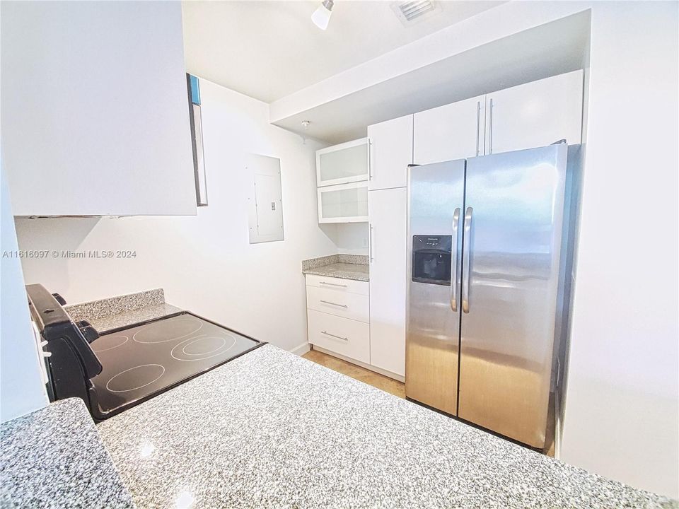 For Rent: $3,200 (2 beds, 2 baths, 1057 Square Feet)