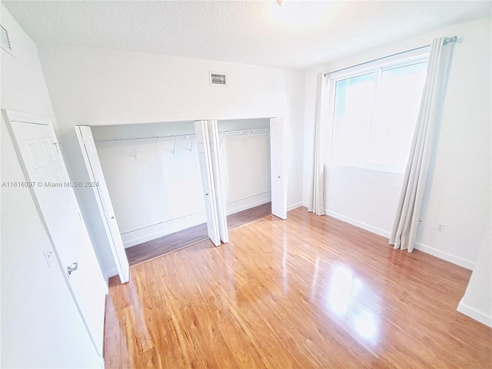 For Rent: $3,200 (2 beds, 2 baths, 1057 Square Feet)