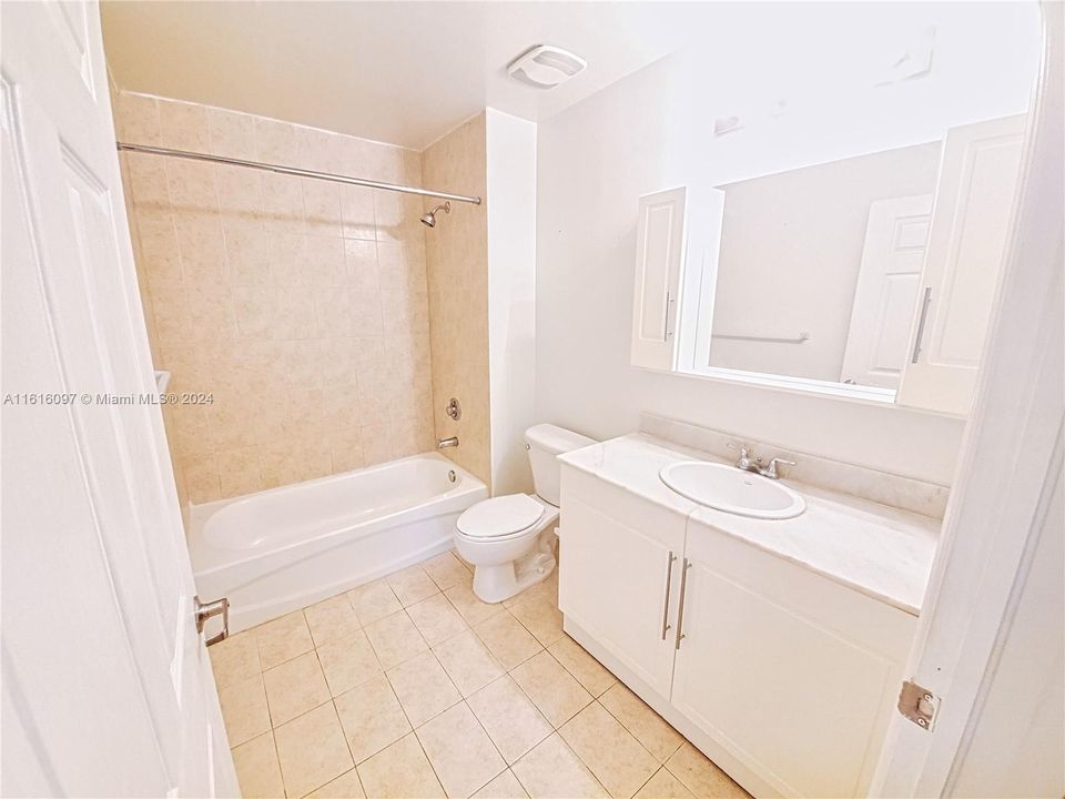 For Rent: $3,200 (2 beds, 2 baths, 1057 Square Feet)