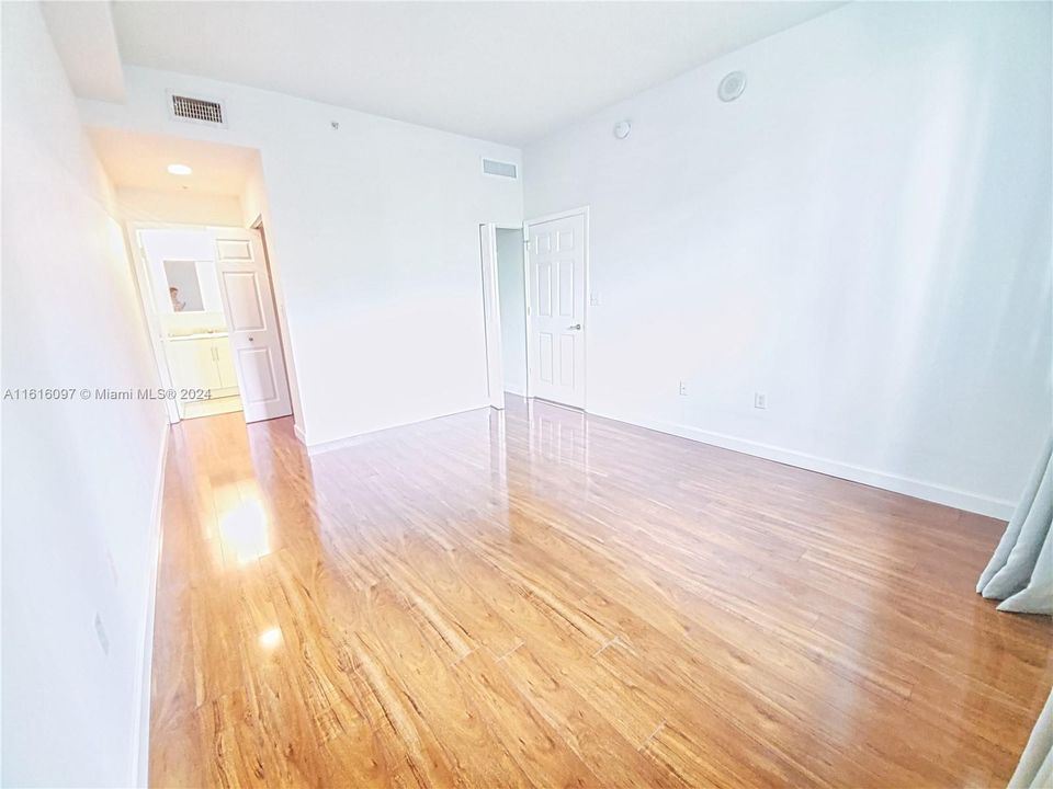 For Rent: $3,200 (2 beds, 2 baths, 1057 Square Feet)