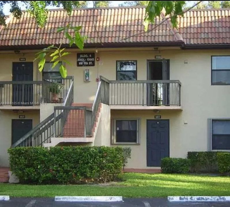 For Rent: $2,150 (2 beds, 2 baths, 806 Square Feet)