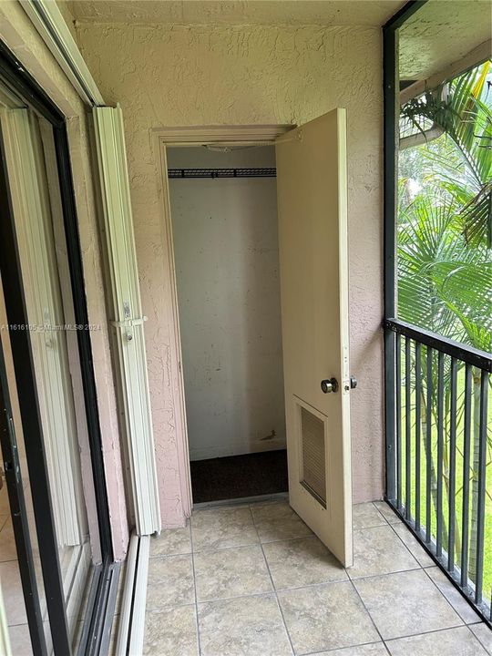 For Rent: $2,150 (2 beds, 2 baths, 806 Square Feet)