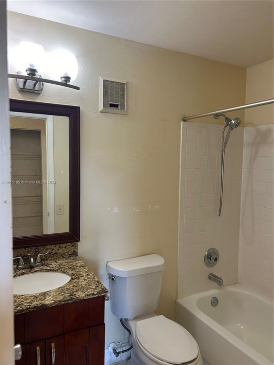 For Rent: $2,150 (2 beds, 2 baths, 806 Square Feet)