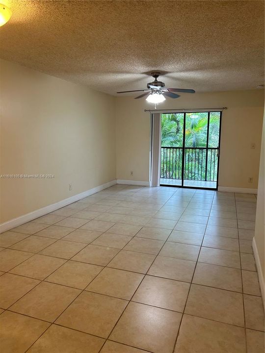 For Rent: $2,150 (2 beds, 2 baths, 806 Square Feet)