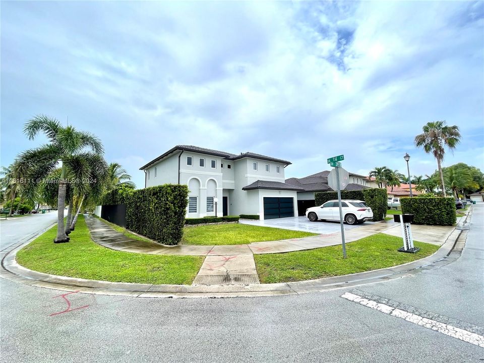 For Sale: $749,000 (4 beds, 3 baths, 2531 Square Feet)