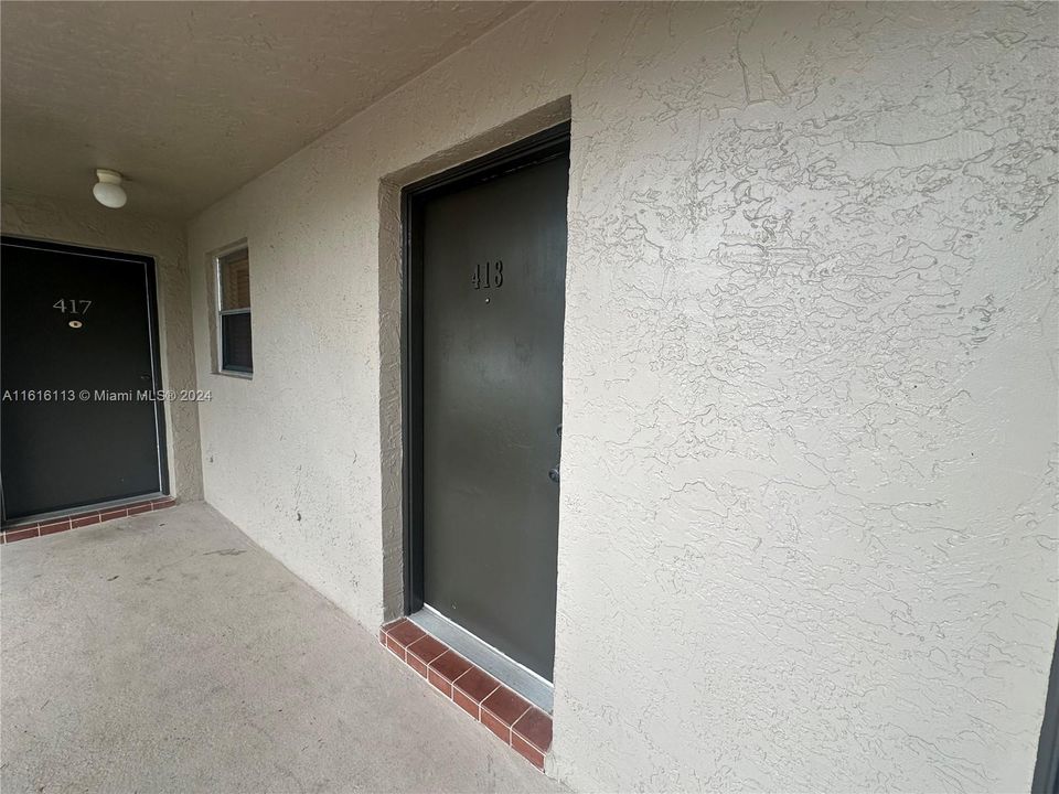 For Rent: $1,950 (1 beds, 1 baths, 917 Square Feet)