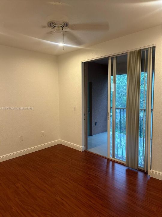 For Rent: $1,750 (1 beds, 1 baths, 716 Square Feet)