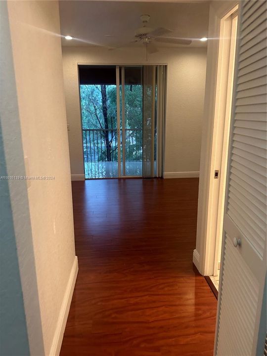 For Rent: $1,750 (1 beds, 1 baths, 716 Square Feet)