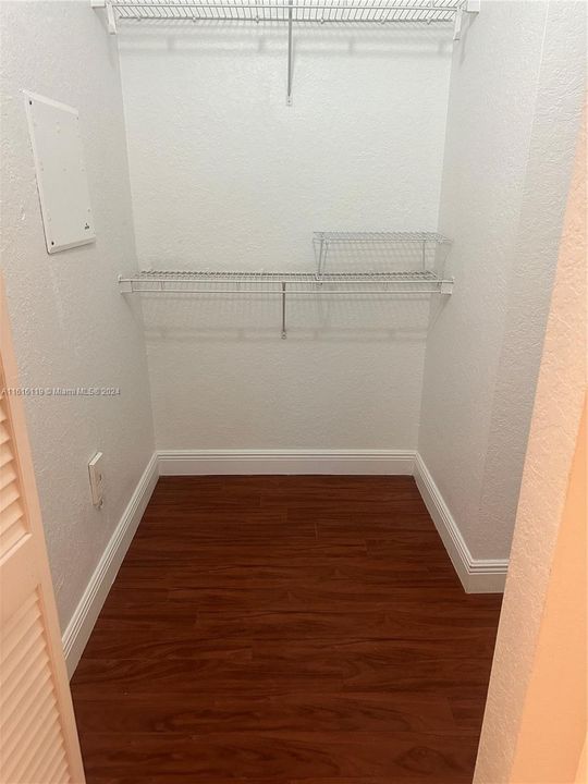 For Rent: $1,750 (1 beds, 1 baths, 716 Square Feet)