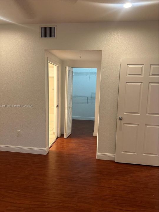 For Rent: $1,750 (1 beds, 1 baths, 716 Square Feet)