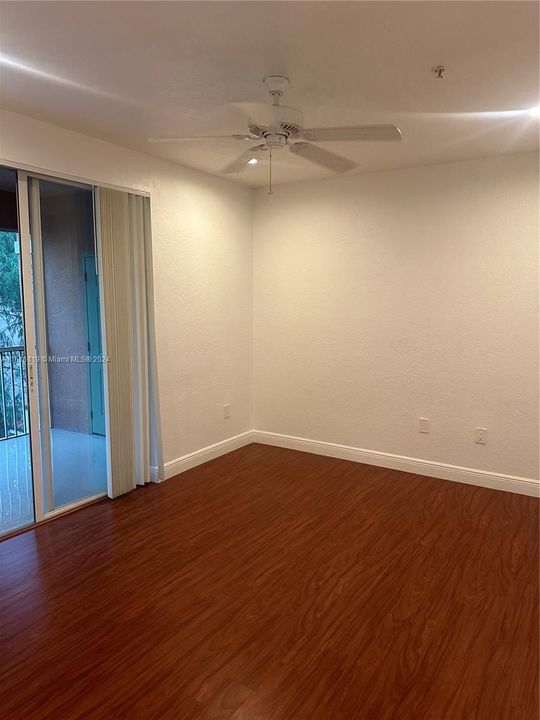 For Rent: $1,750 (1 beds, 1 baths, 716 Square Feet)