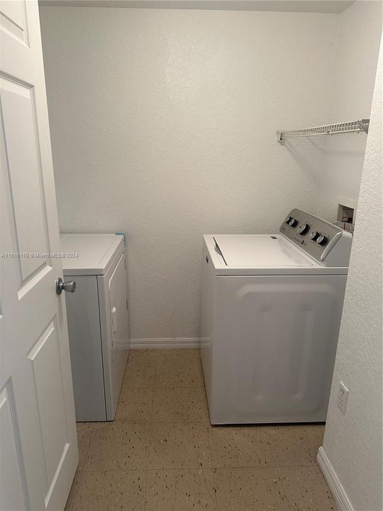 For Rent: $1,750 (1 beds, 1 baths, 716 Square Feet)
