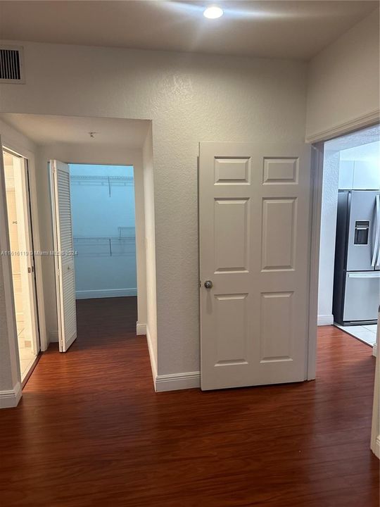 For Rent: $1,750 (1 beds, 1 baths, 716 Square Feet)