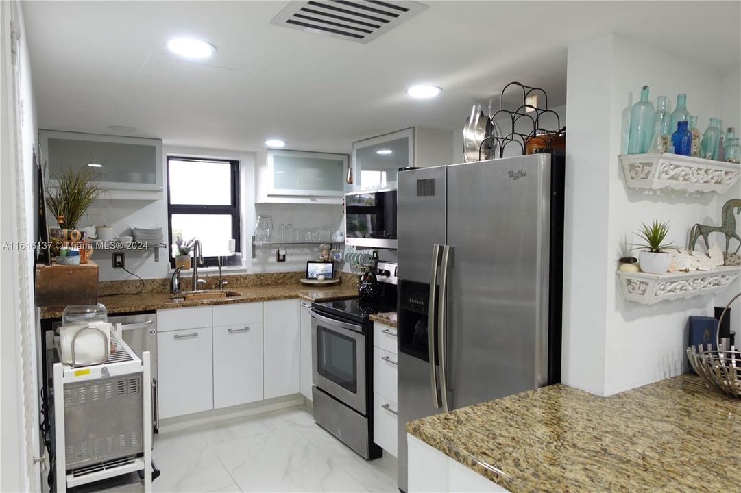 For Rent: $3,000 (2 beds, 2 baths, 1394 Square Feet)