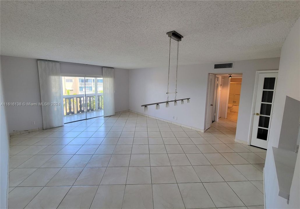 For Rent: $2,150 (2 beds, 2 baths, 1092 Square Feet)