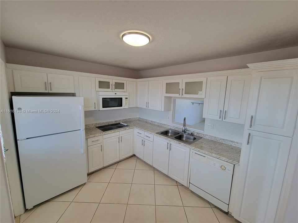 For Rent: $2,150 (2 beds, 2 baths, 1092 Square Feet)