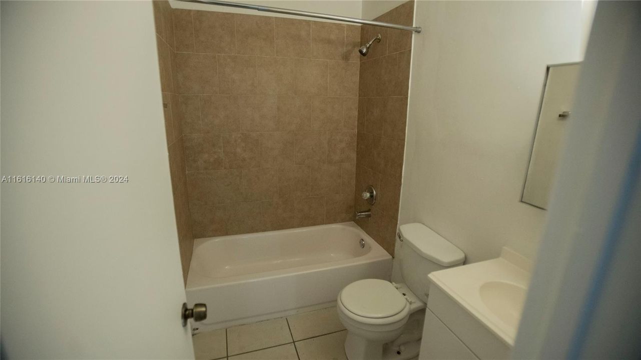 For Rent: $2,500 (3 beds, 2 baths, 4920 Square Feet)