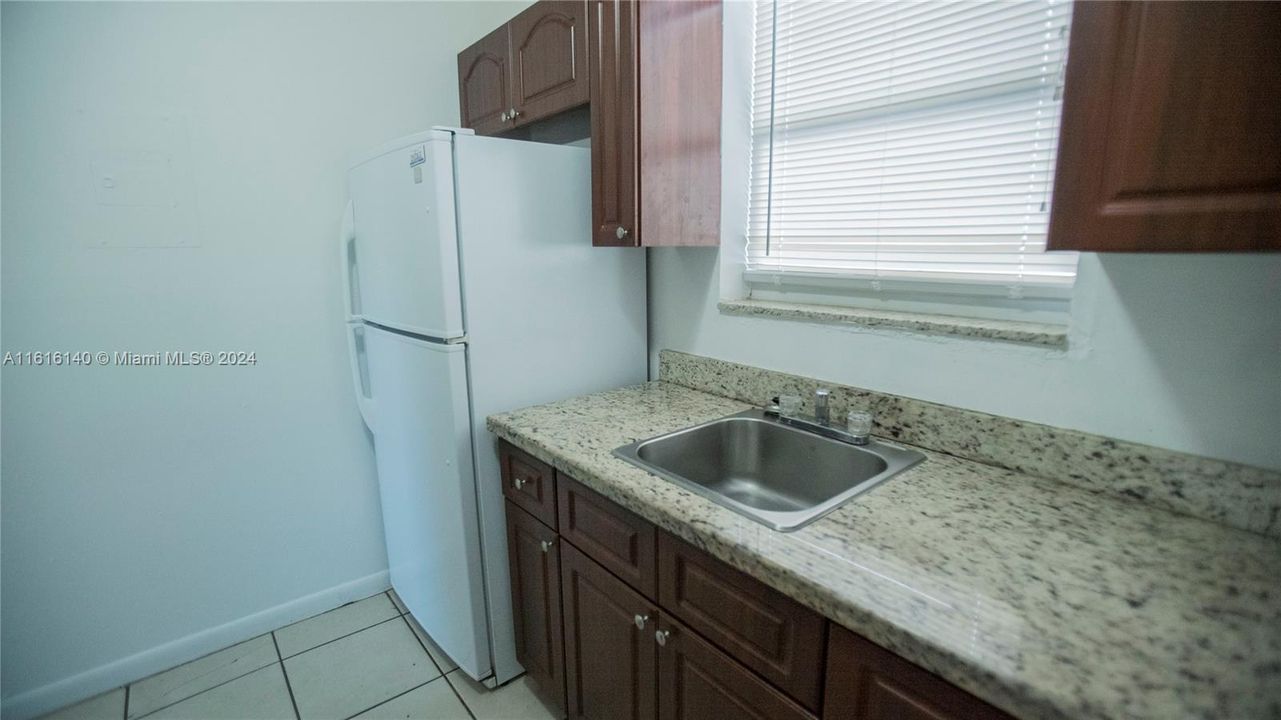 For Rent: $2,500 (3 beds, 2 baths, 4920 Square Feet)