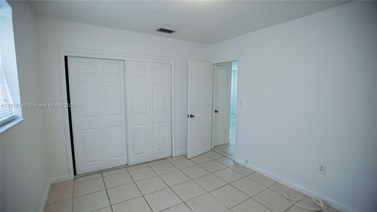 For Rent: $2,500 (3 beds, 2 baths, 4920 Square Feet)