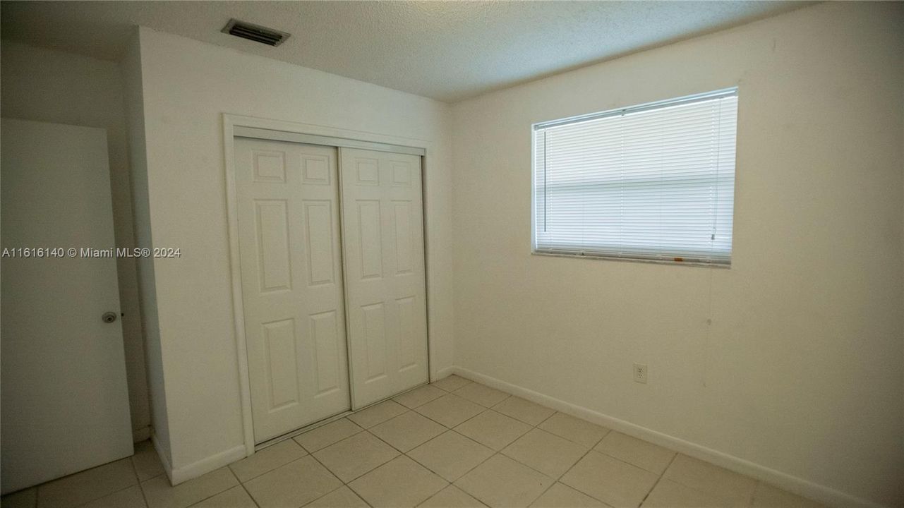 For Rent: $2,500 (3 beds, 2 baths, 4920 Square Feet)