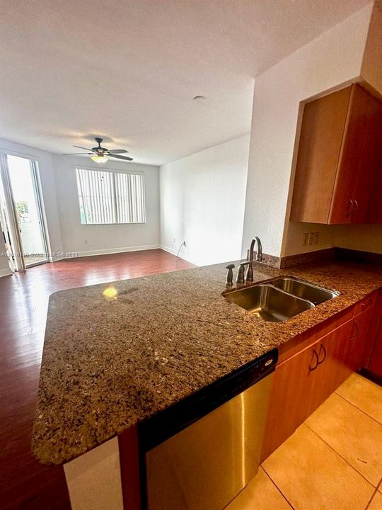 For Sale: $315,000 (1 beds, 1 baths, 745 Square Feet)