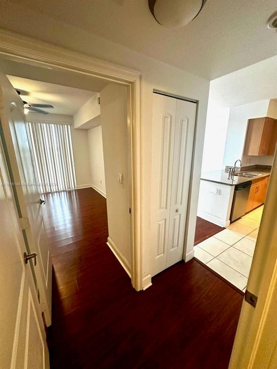 For Sale: $315,000 (1 beds, 1 baths, 745 Square Feet)