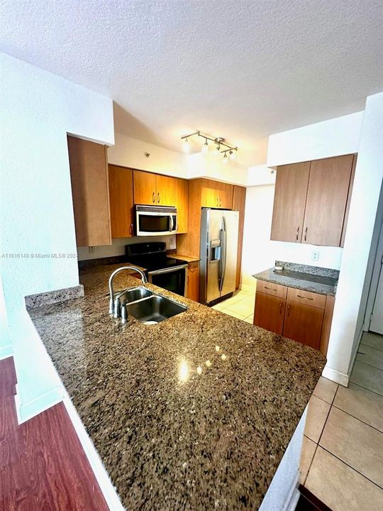 For Sale: $315,000 (1 beds, 1 baths, 745 Square Feet)