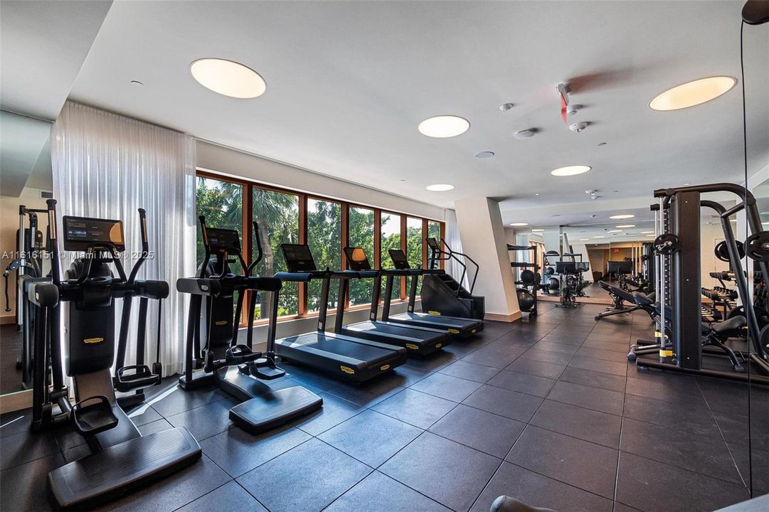 Recently Sold: $1,650,000 (2 beds, 2 baths, 1310 Square Feet)