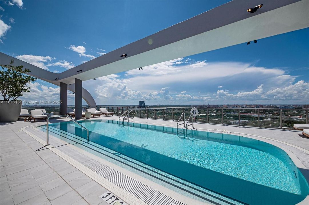 Recently Sold: $1,650,000 (2 beds, 2 baths, 1310 Square Feet)