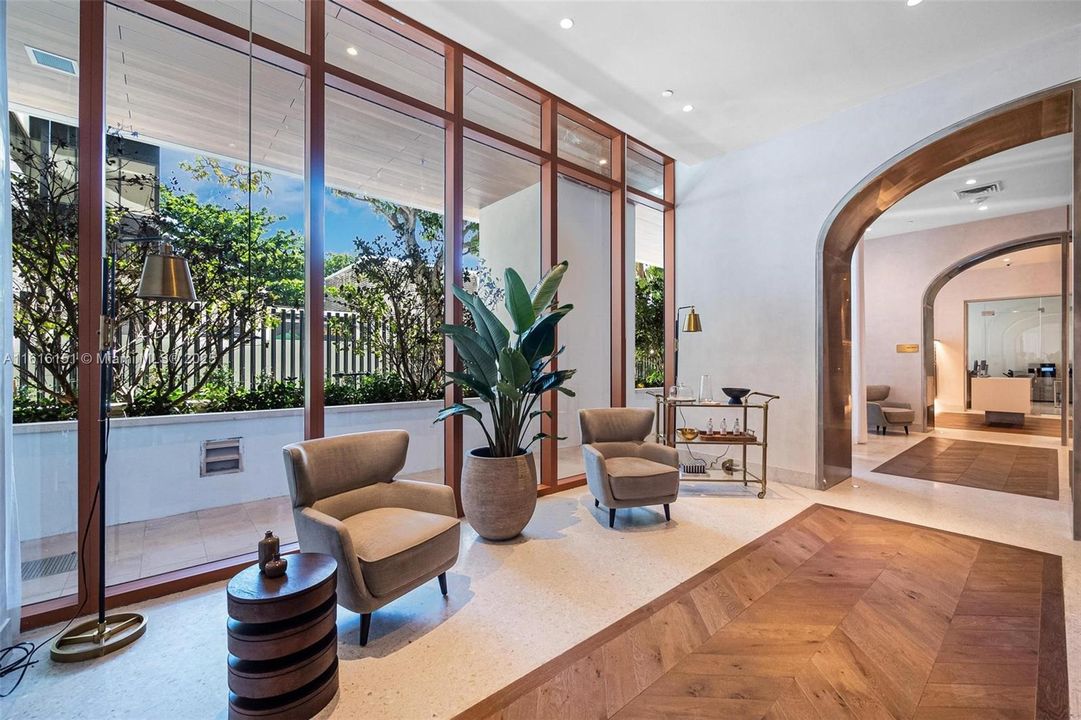 Recently Sold: $1,650,000 (2 beds, 2 baths, 1310 Square Feet)