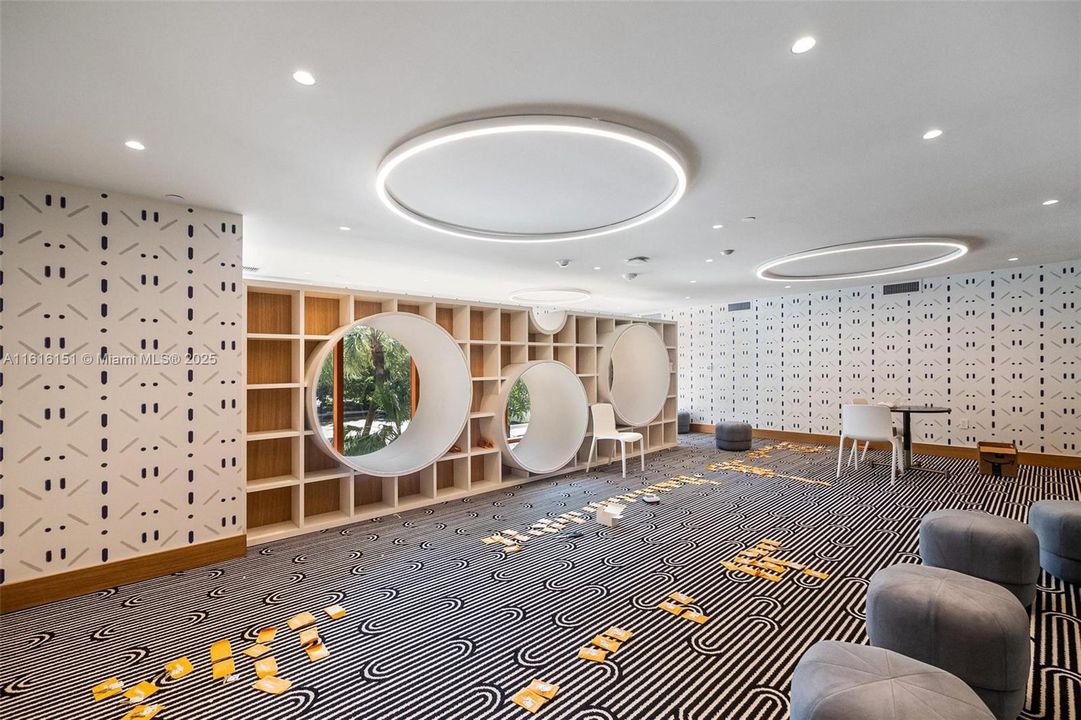 Recently Sold: $1,650,000 (2 beds, 2 baths, 1310 Square Feet)