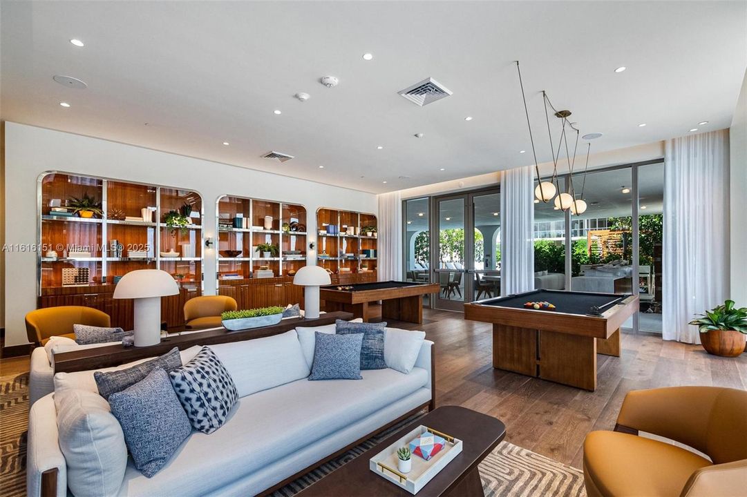 Recently Sold: $1,650,000 (2 beds, 2 baths, 1310 Square Feet)
