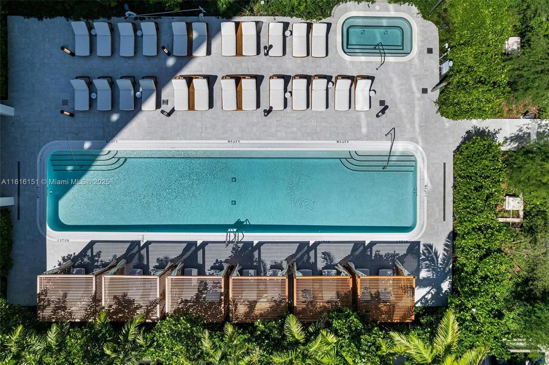 Recently Sold: $1,650,000 (2 beds, 2 baths, 1310 Square Feet)