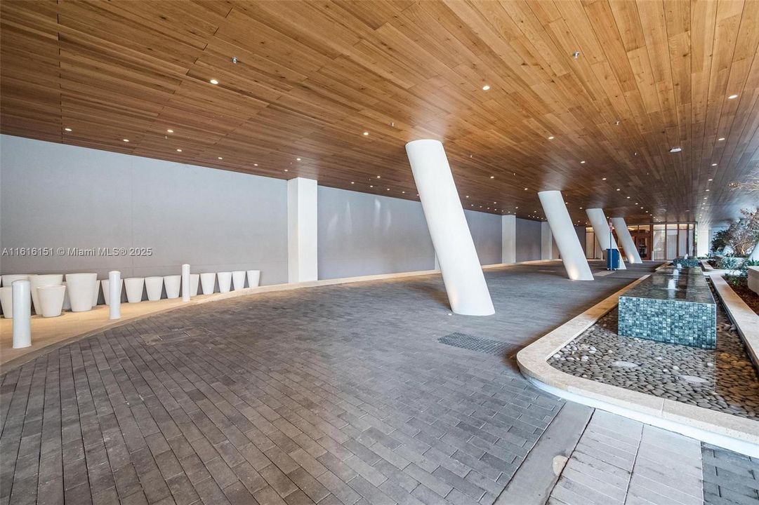 Recently Sold: $1,650,000 (2 beds, 2 baths, 1310 Square Feet)