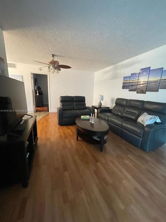 For Sale: $148,888 (2 beds, 2 baths, 950 Square Feet)