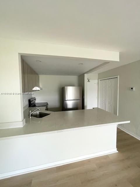 For Sale: $249,000 (1 beds, 1 baths, 605 Square Feet)