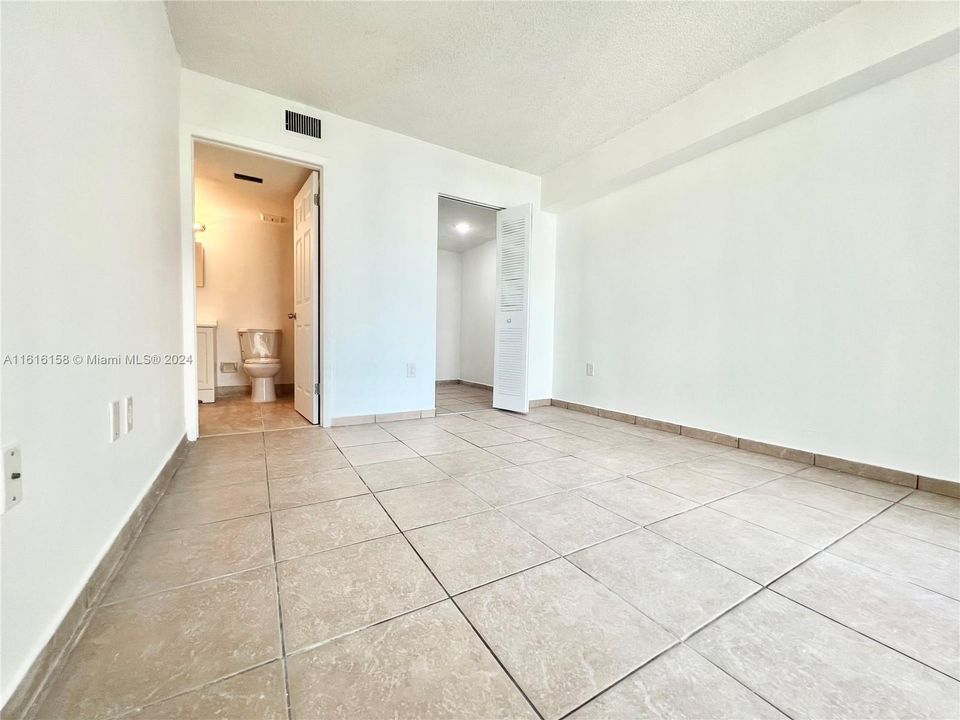 For Rent: $2,350 (2 beds, 2 baths, 850 Square Feet)